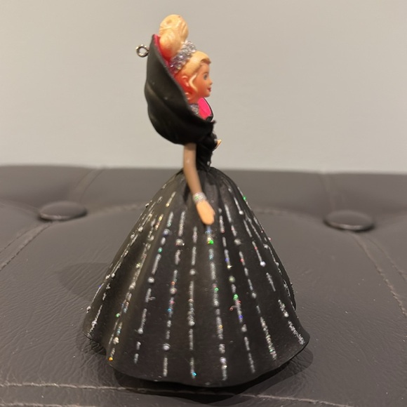 * Vintage * Hallmark | Barbie Collector Series Ornament- 1998 - Picture 2 of 9